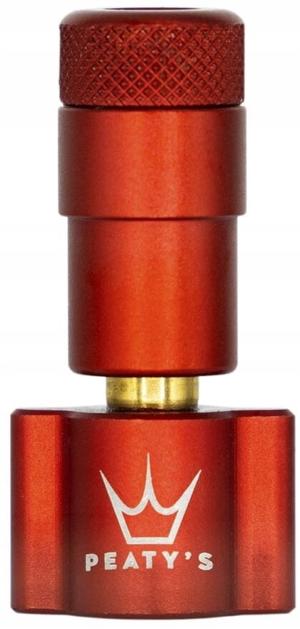 Pompka na naboje CO2 PEATY'S HOLESHOT CO2 TYRE INFLATOR HEAD MATTE RED.jpg